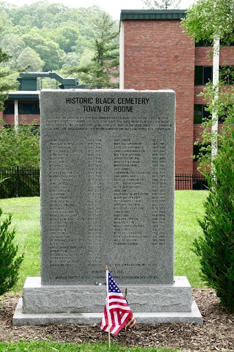 Monument honoring those buried in unmarked graves in the Old Boone Cemetery